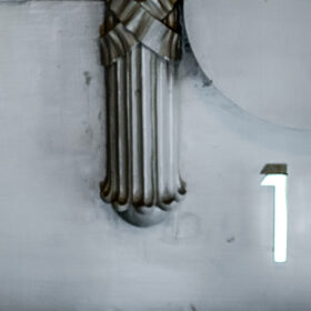 クラスの数字も大切な思い出の一つ　1組の教室を表す画像